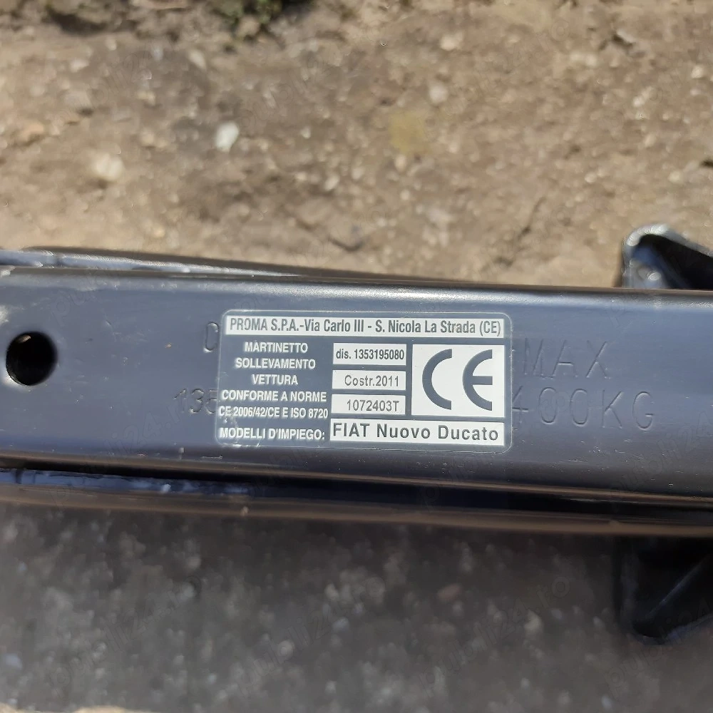 vând cric pentru dube autoutilitare 