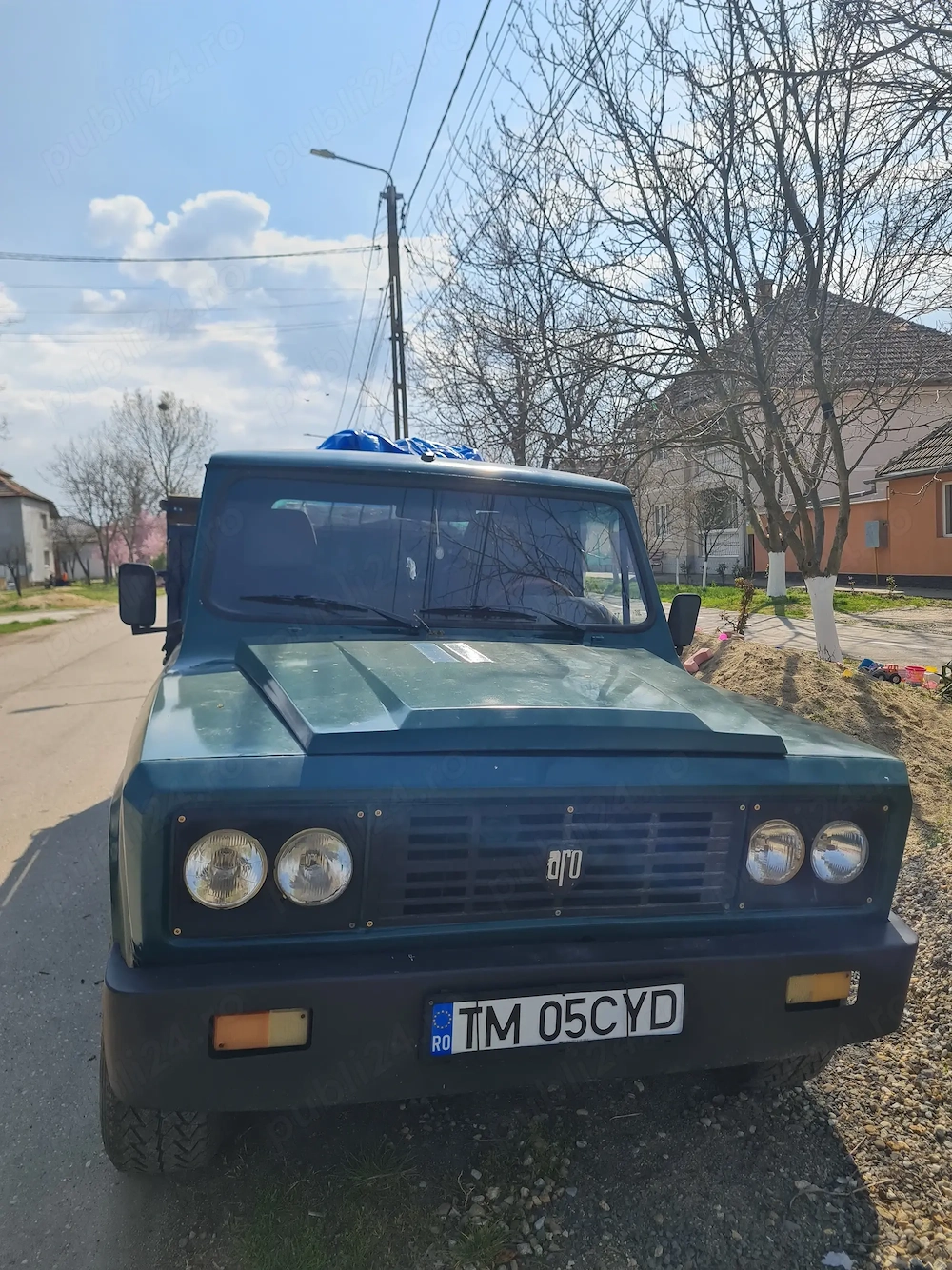 Vând ARO 320 4 4 perfect funcțional