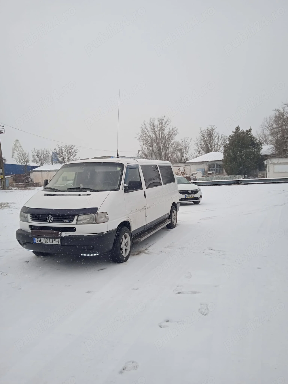 Vând Transporter T4  4+1 locuri autoritară în acte.