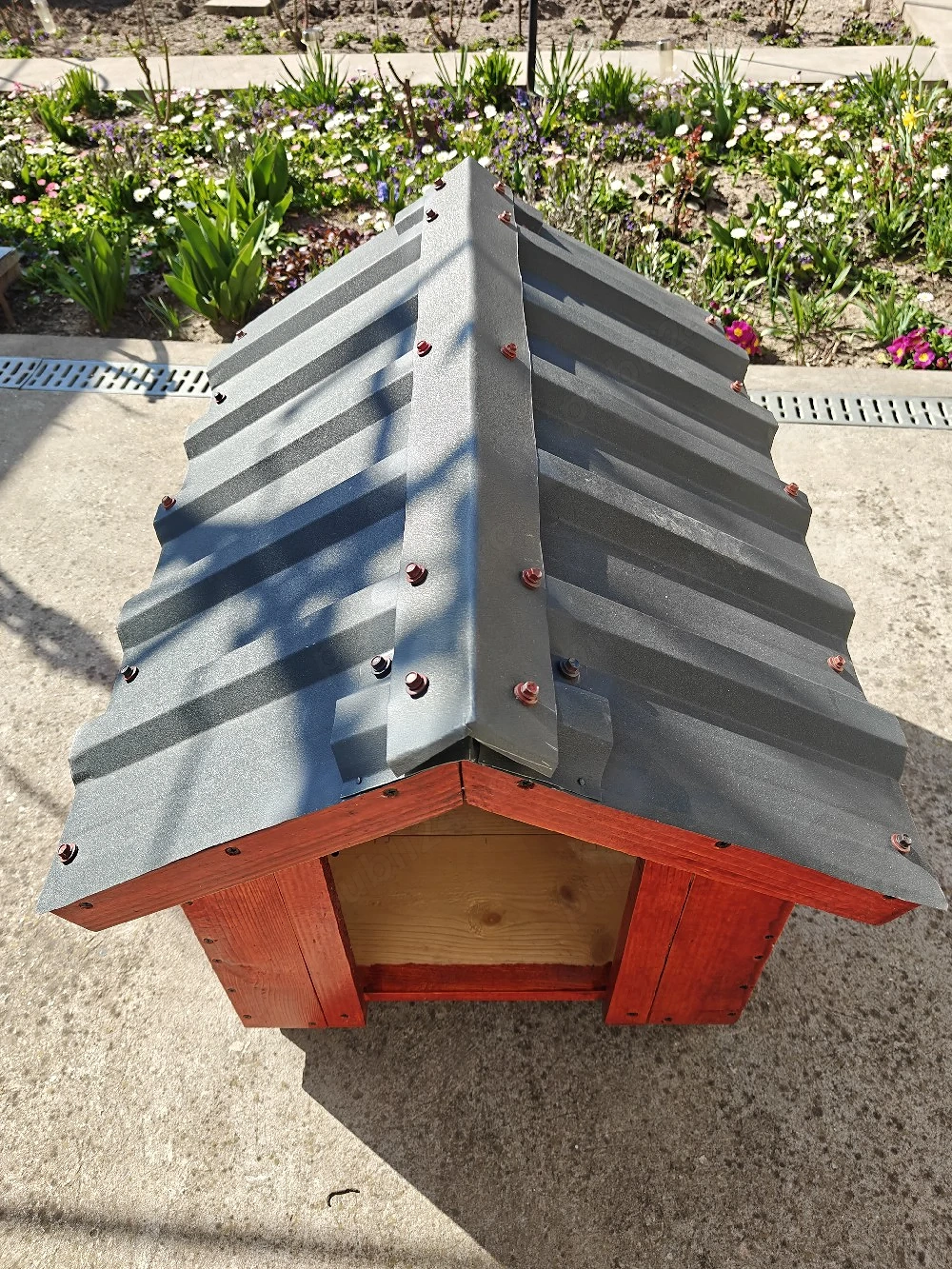 Cusca câine din scânduri groase 