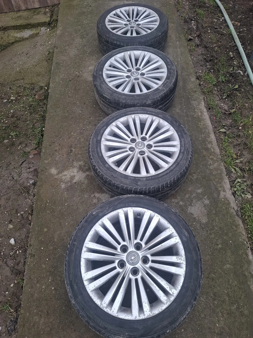 Vând jante cu cauciucuri