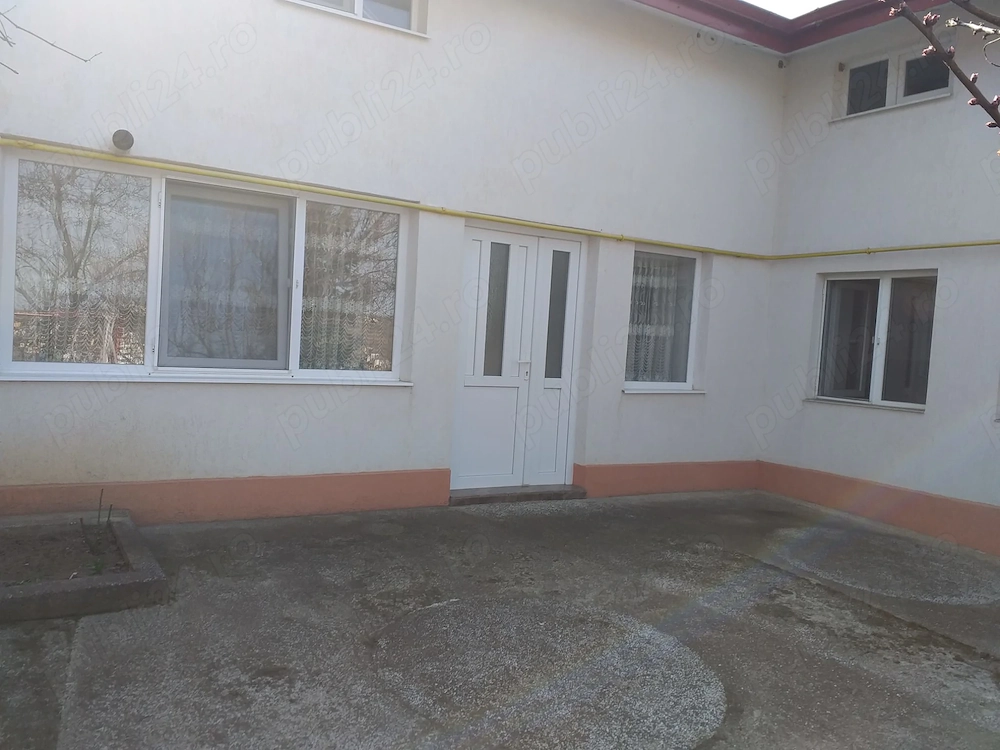 Vand casa cu teren zona Bucium 