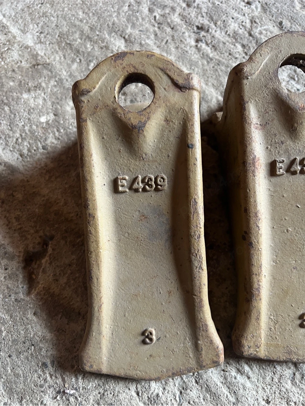 Dinti pentru cupă excavator.