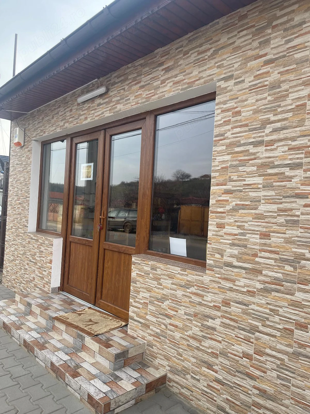 Închiriez spațiu comercial 