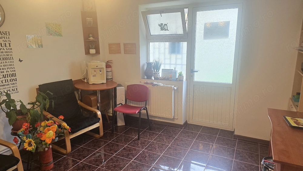 Vand garsoniera decomandata in Deva, zona Zamfirescu, parter, scurgeri separate la bucatarie si baie