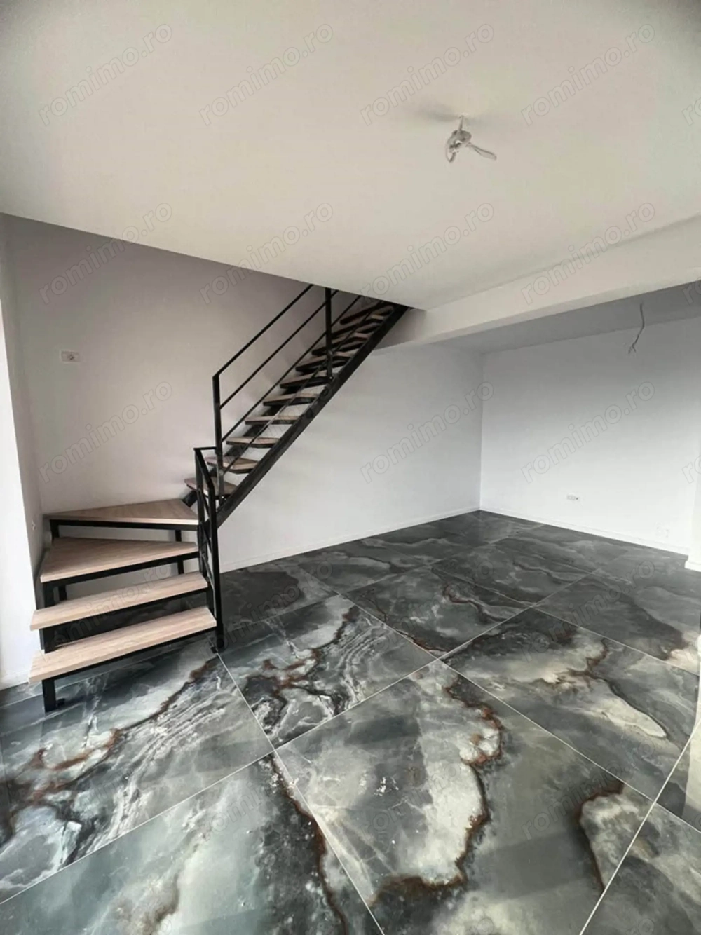 3 camere, Giroc 83 mp