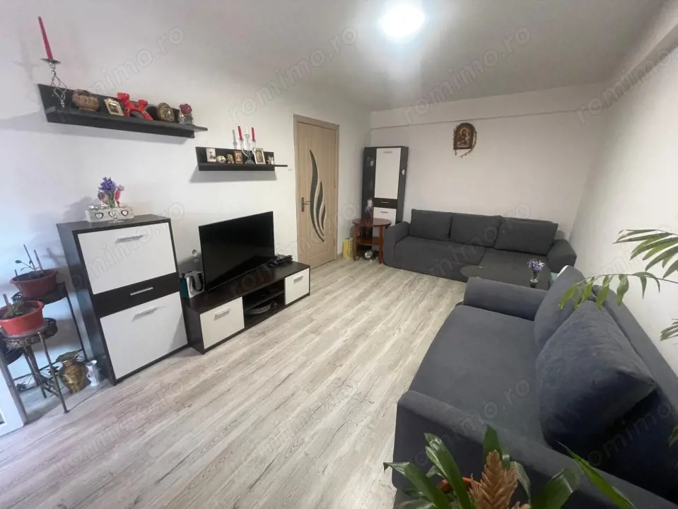 Apartament decomandat, 3 camere, zona Piata Valea Rosie