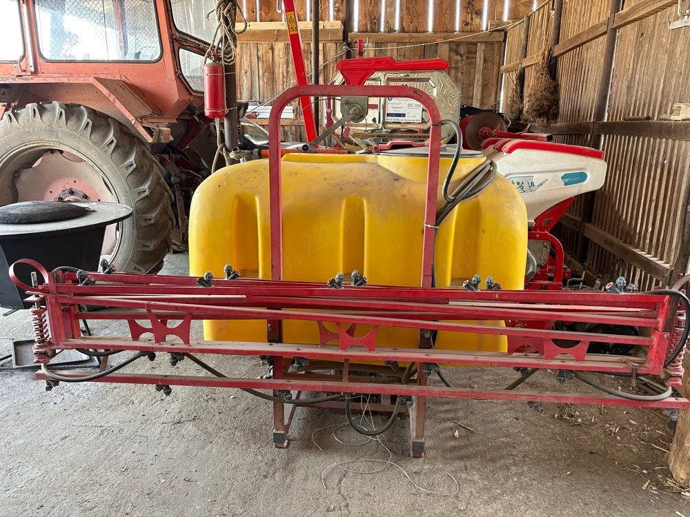 Mașină de erbicidat