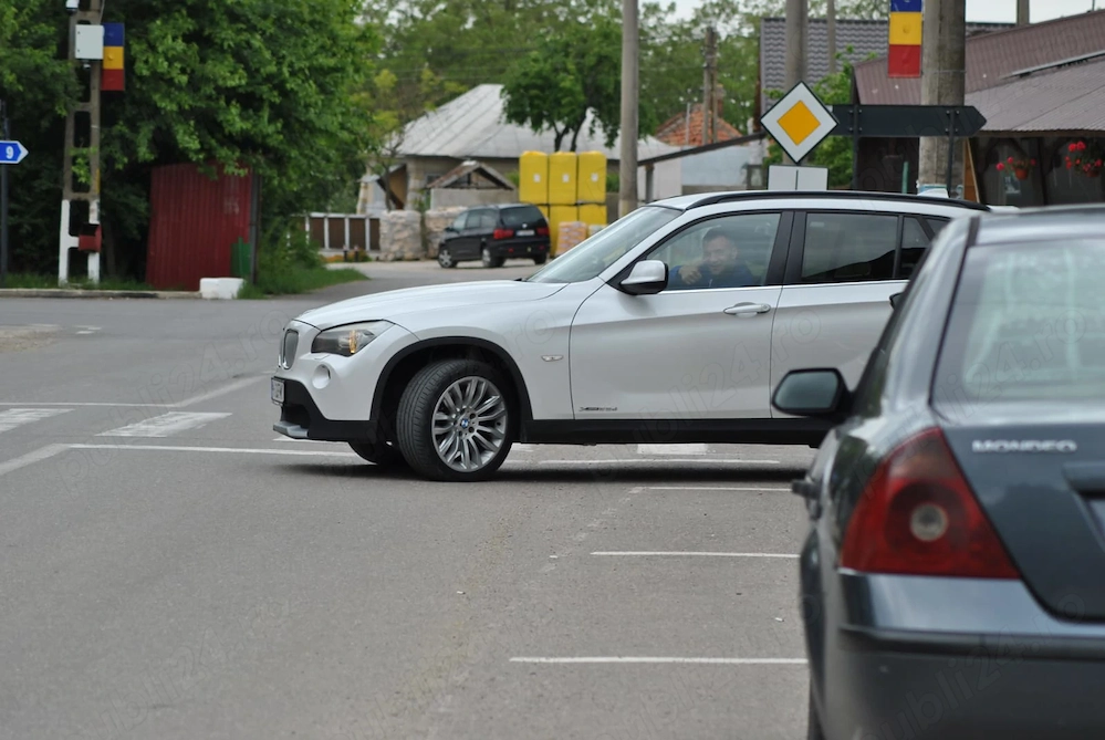 Vand BMW X 1 An 2010   2.0 diesel varianta 2.3 xdrive 204 cp