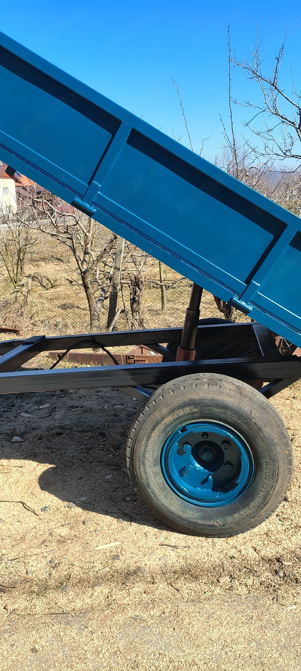 Remorcă basculabilă 