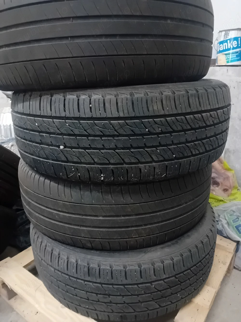 Vând 4 anvelope de vara 215/55/18