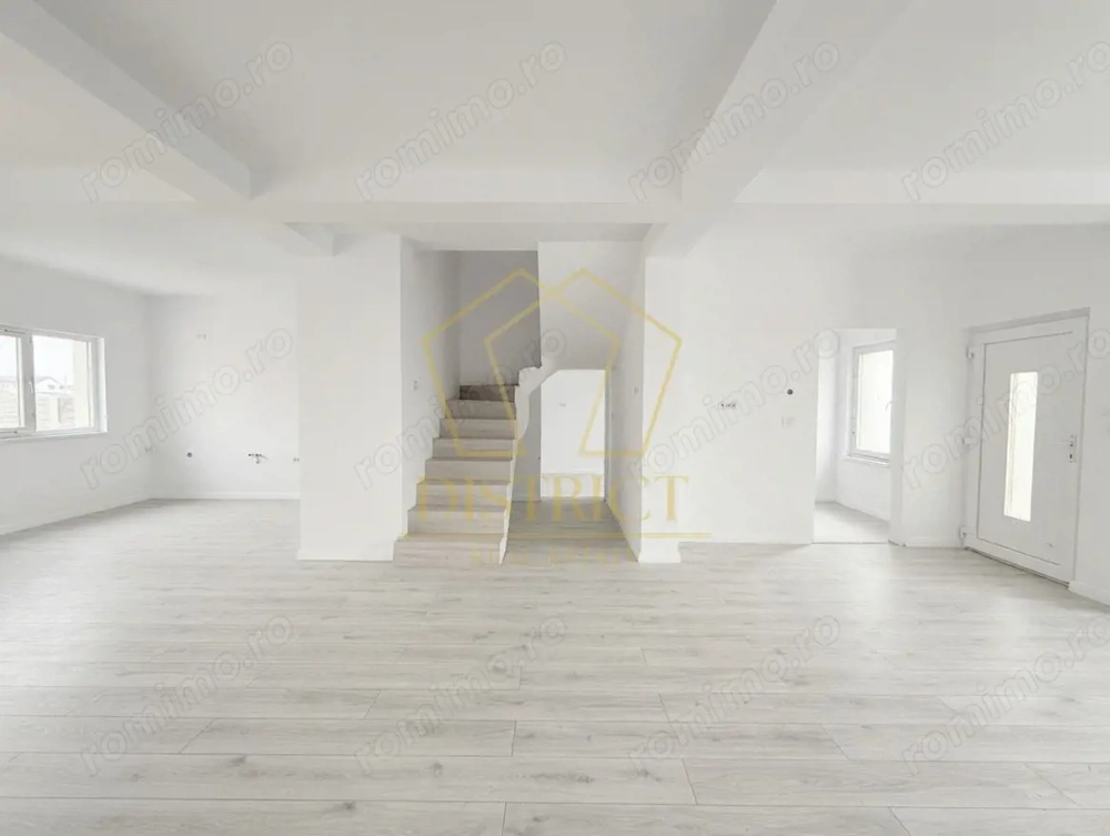 Duplex cu 4 camere despărțit prin camera tehnica | Mosnita Noua