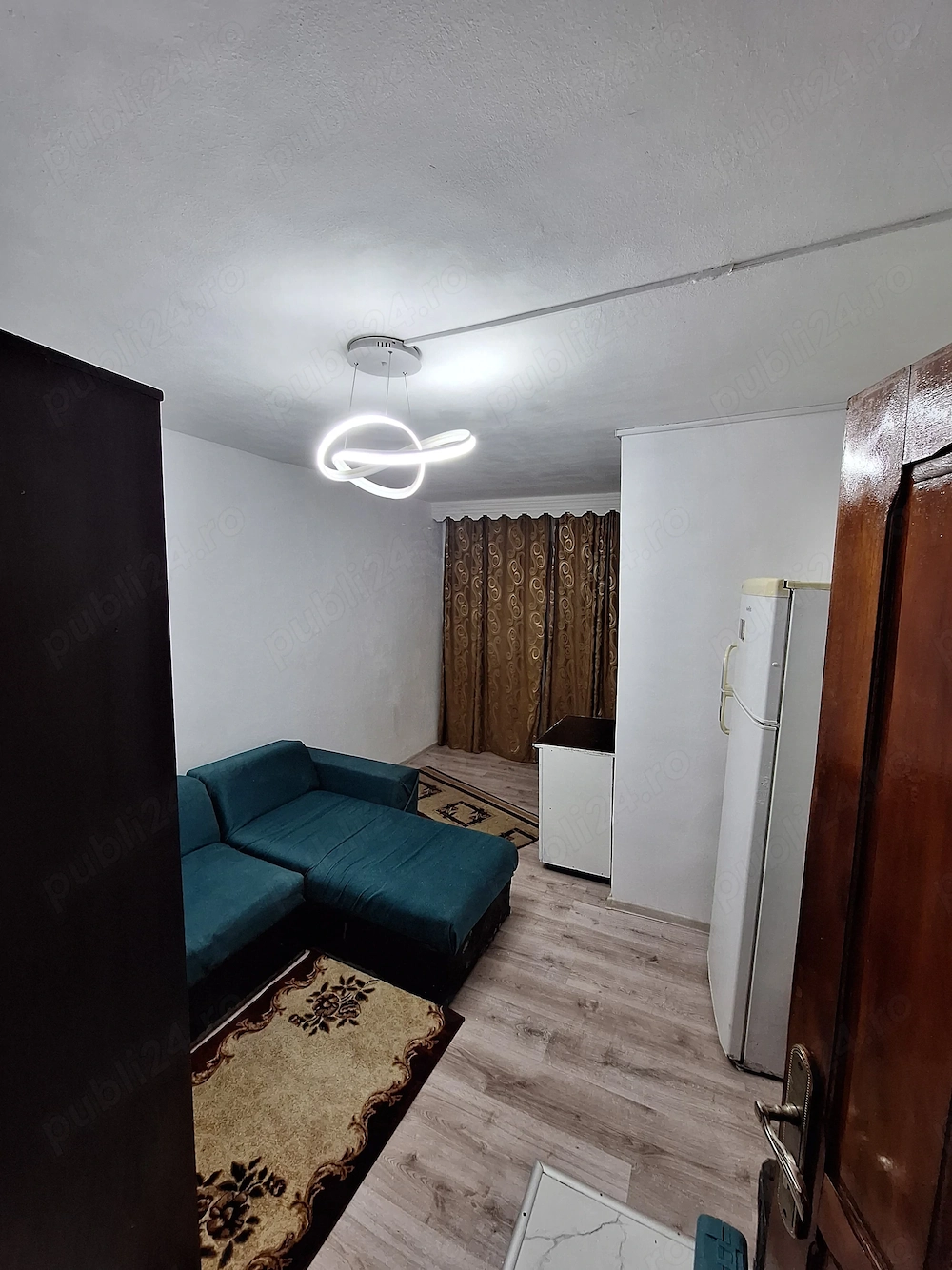 Camera camin cu baie proprie de inchiriat