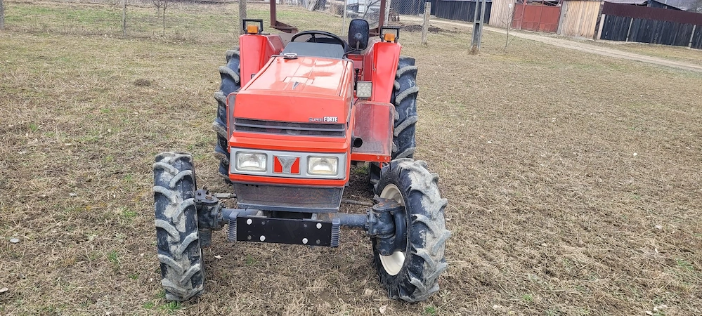Vând tractor Yanmar an de fabricație 2001 Tel de contact  