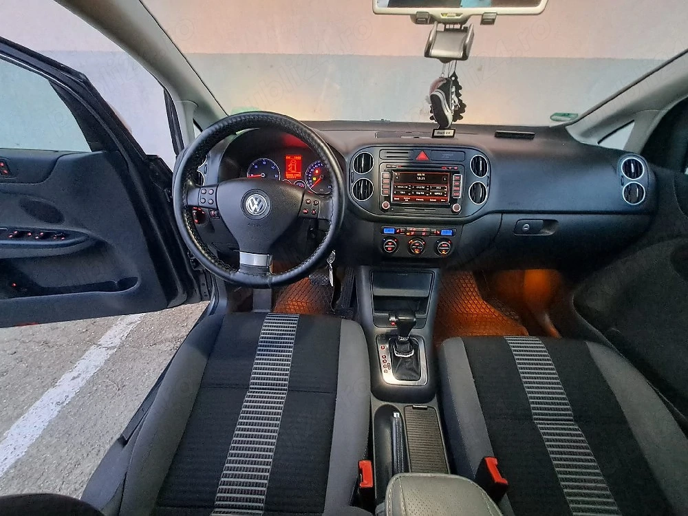 Vând mașină automată golf 5 plus