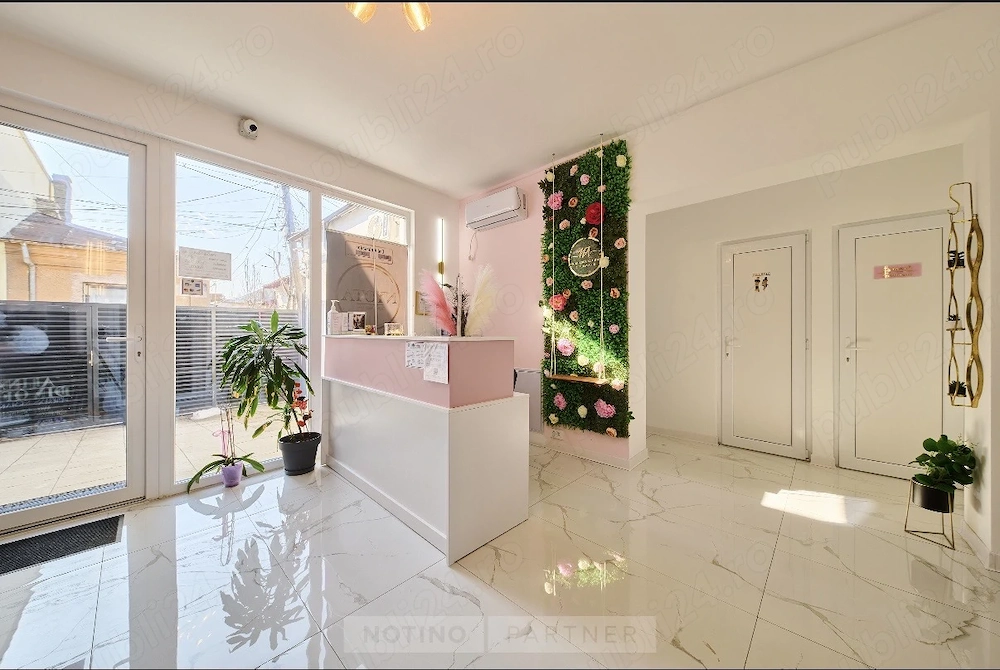 Închiriez cameră într-un salon 