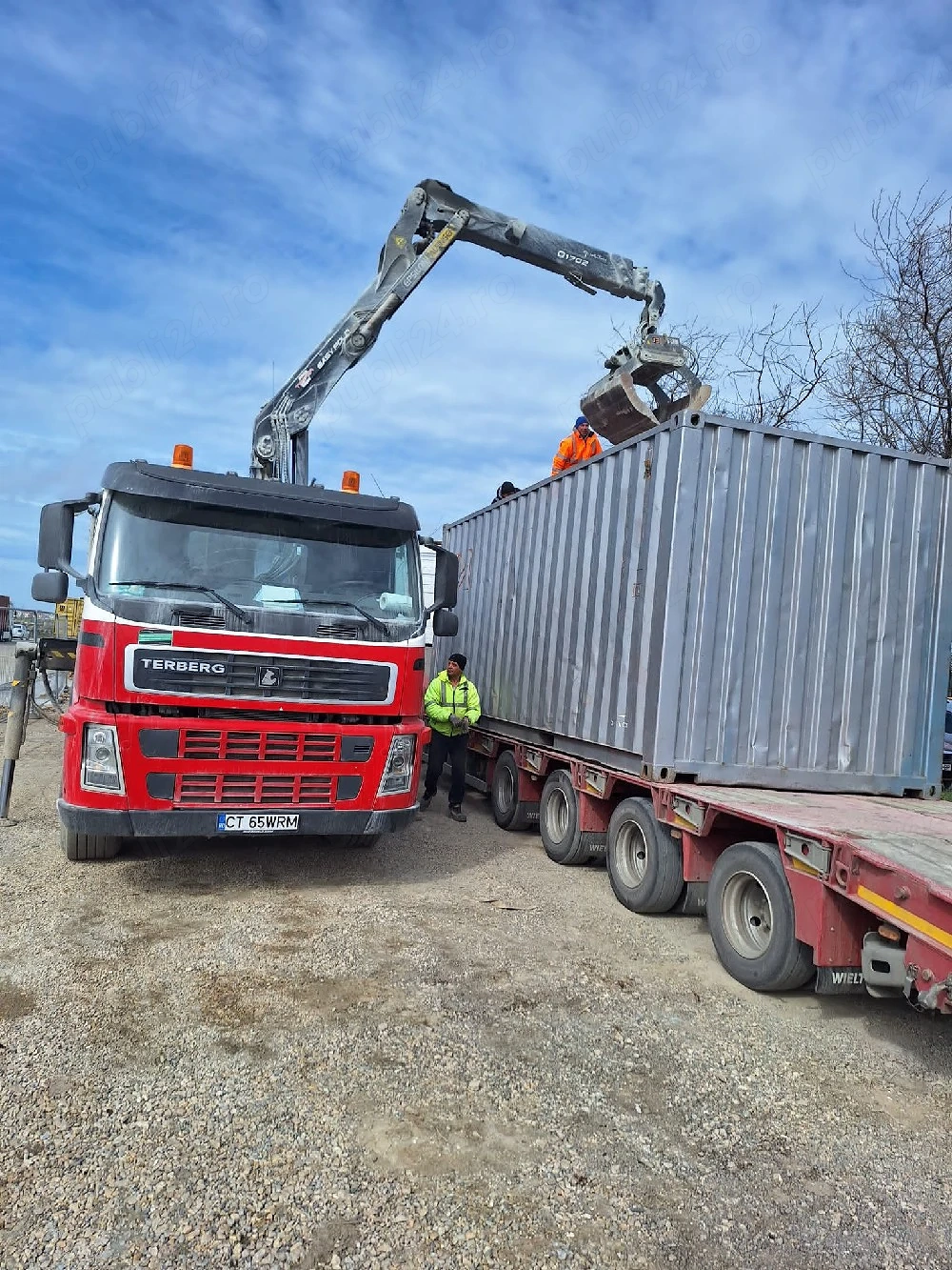 camion autoutilitar cu macara
