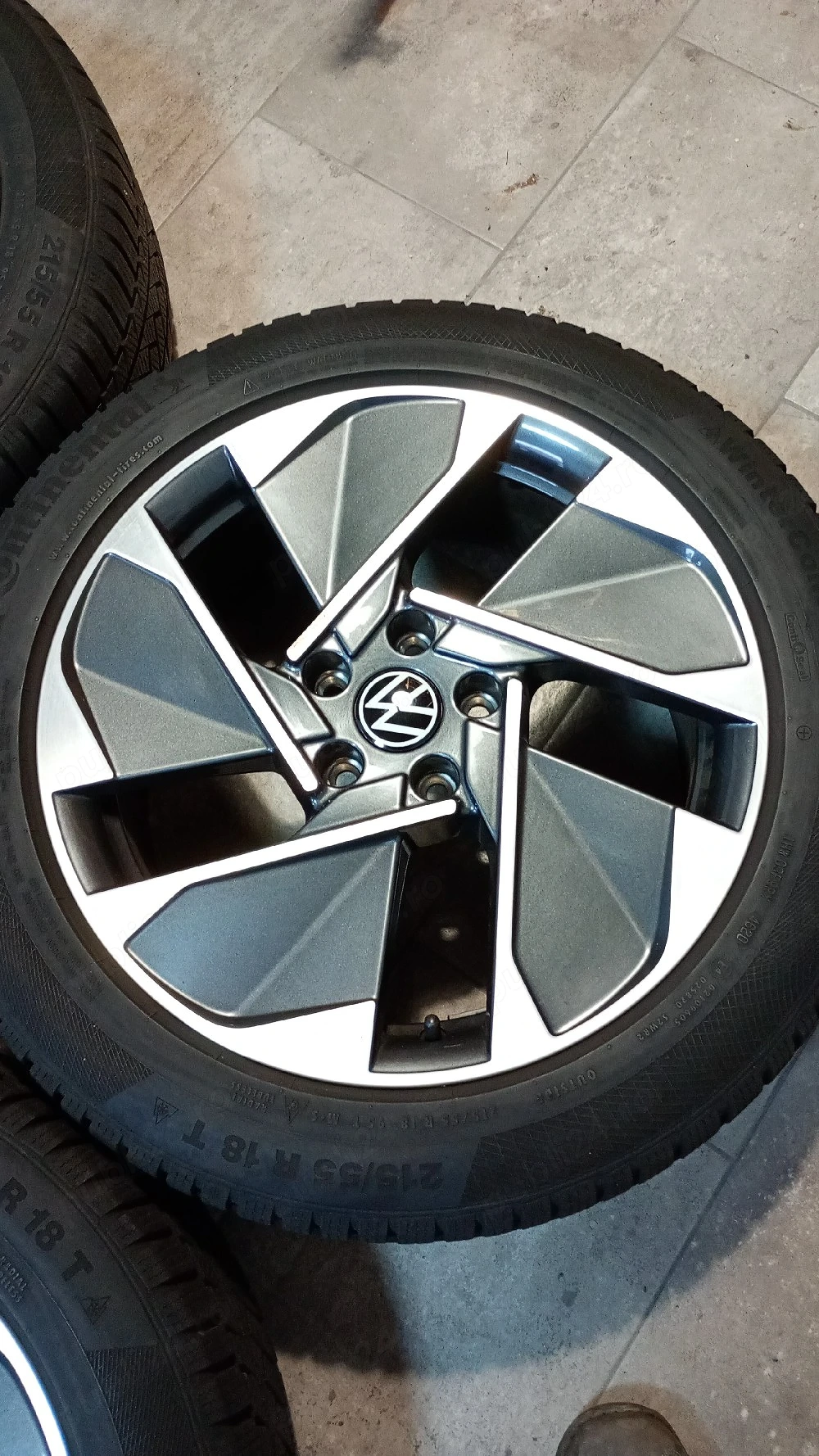 vand genti de VW ID 3 de 18 cu gume de iarna nou