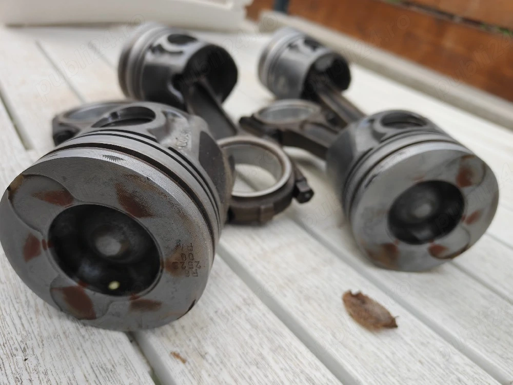  Pistoane cu bielă pentru Ford focus 2.0 tdci