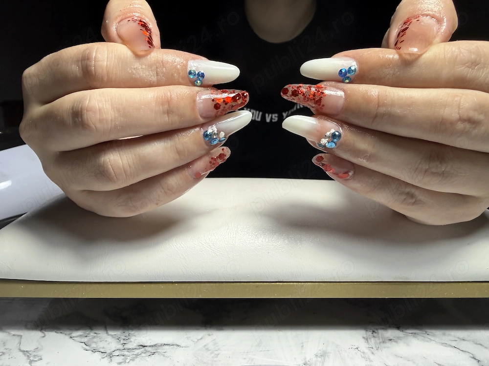 Realizez manichiură cu semi și gel 