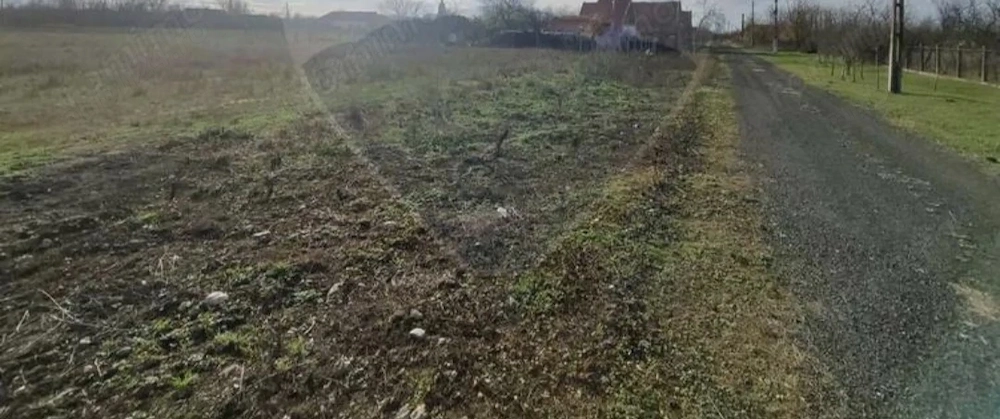 Vând 2 parcele teren intravilan 