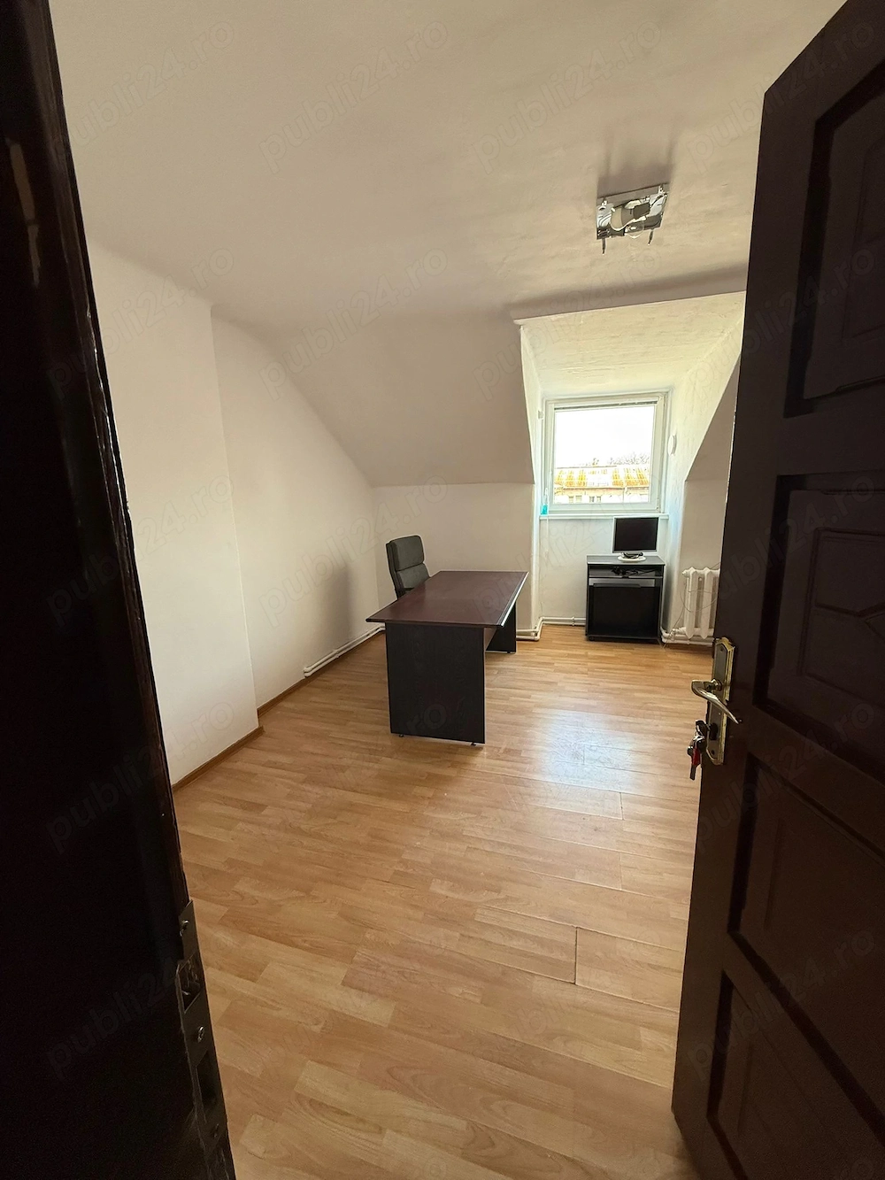 Închiriez sad birou