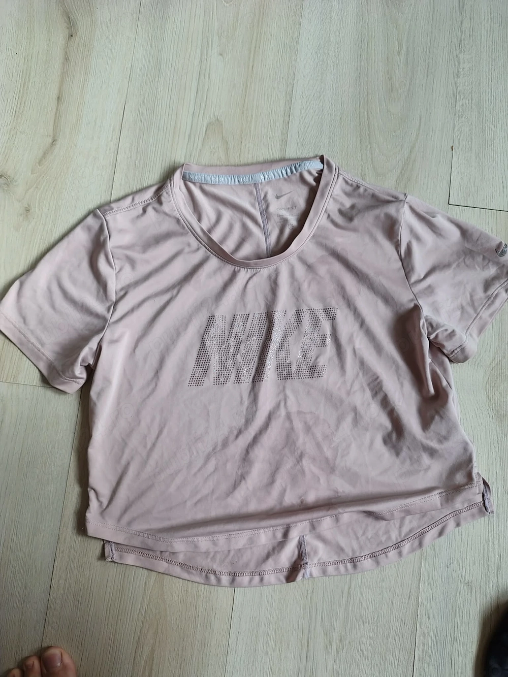 Tricou Nike Dri-Fit Crop-Top with Diamante detail. Size XS. Oxford Pink