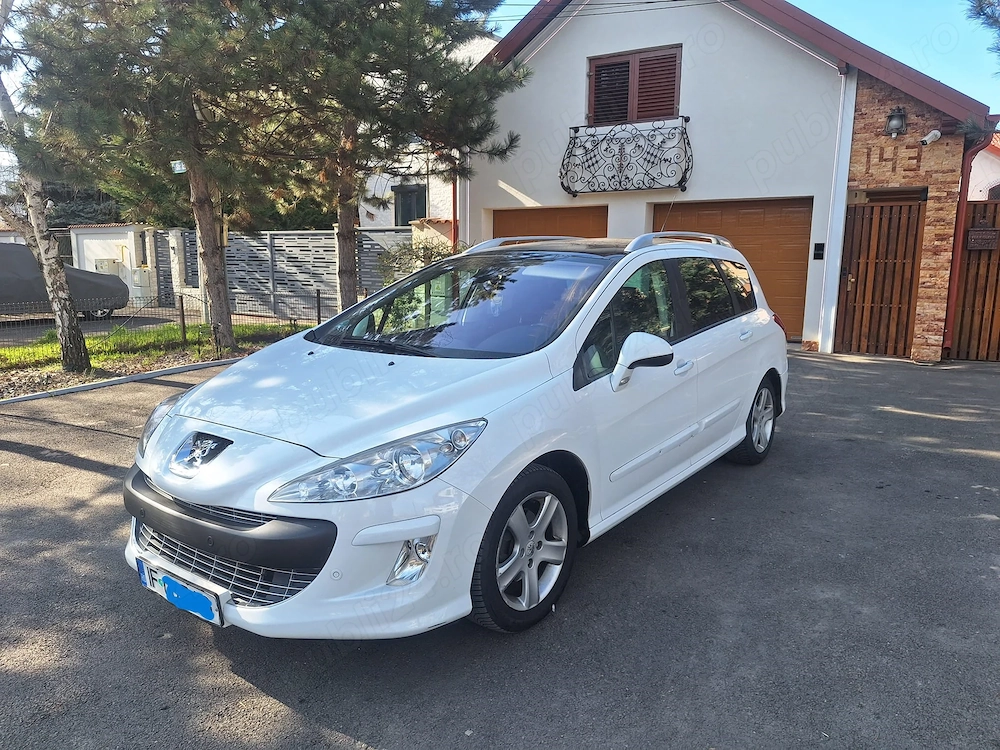 Peugeot 308 SW 7 locuri Panoramic
