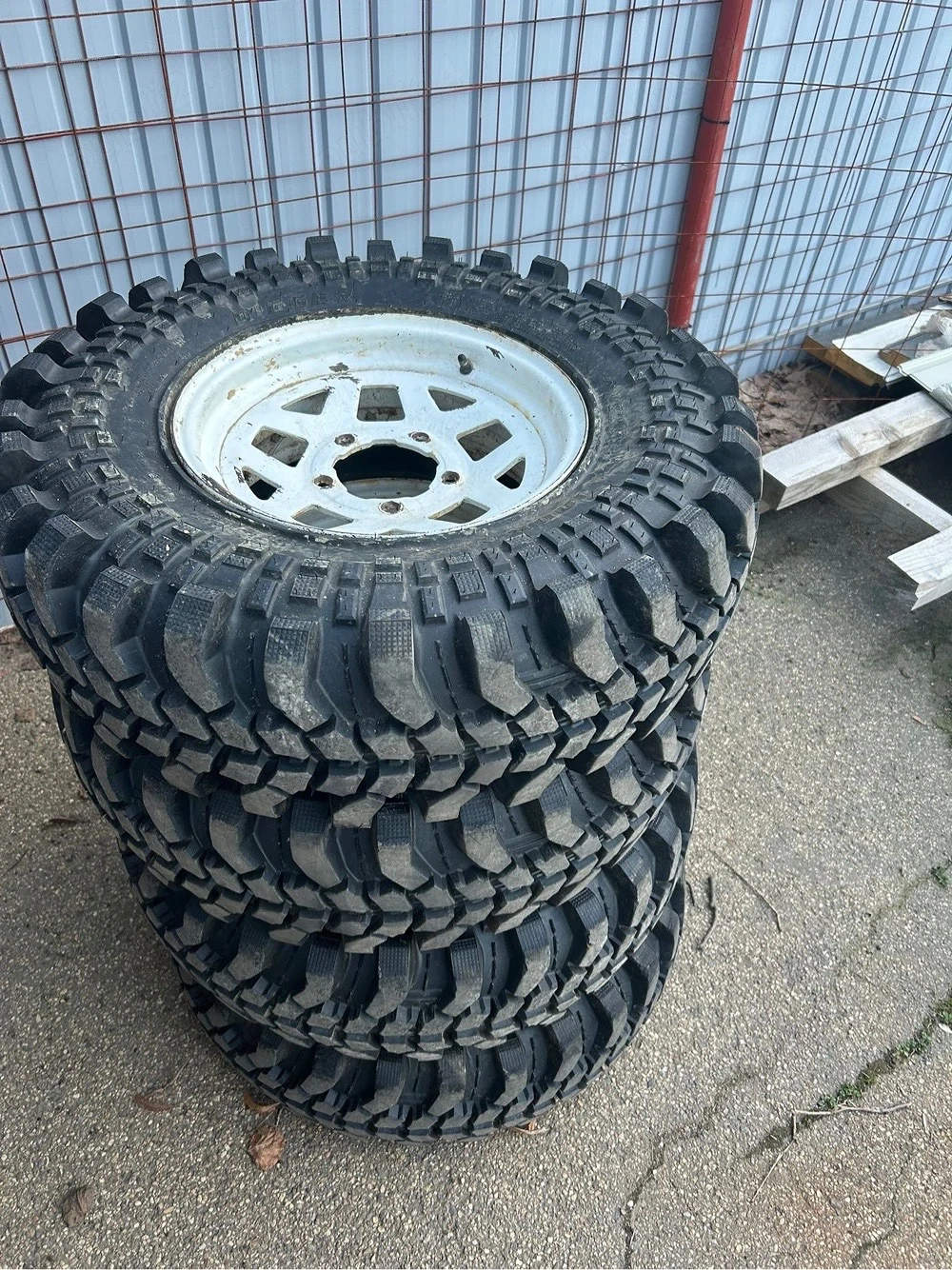 Jante Suzuki / Daihatsu cu cauciucuri Journey  Diger 31x10,5R15 dot 2025 o singura ieșire.