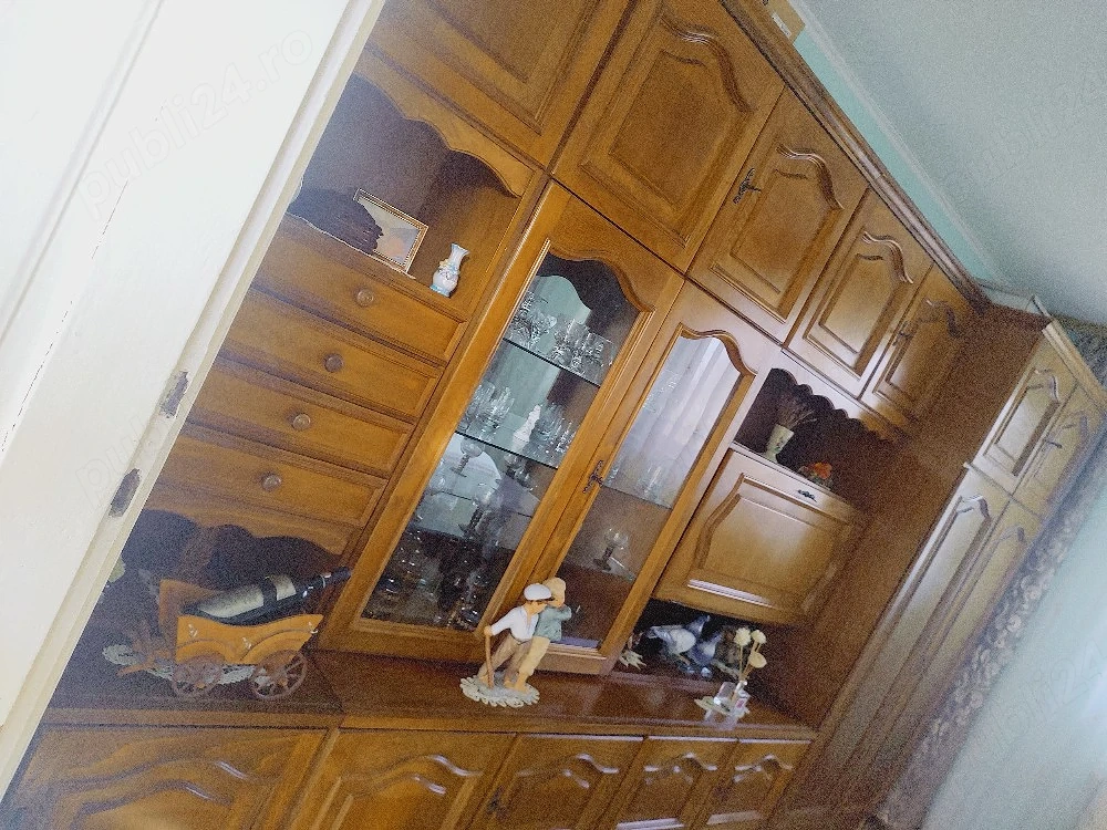 Mobilă de sufragerie