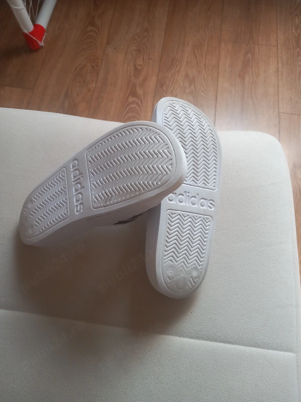Vand papuci Adidas 