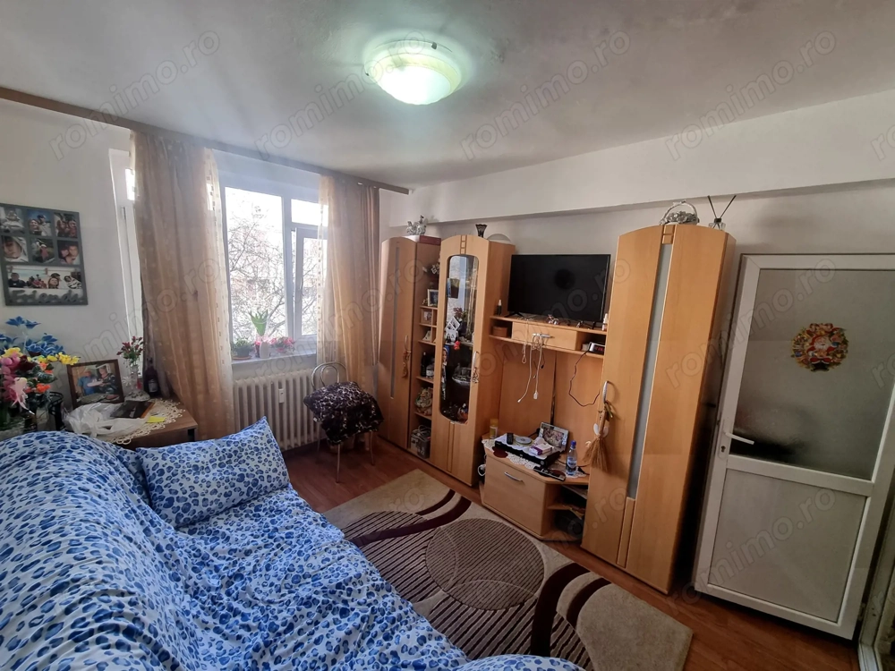 Piata CET  - garsoniera transformata in 2 camere