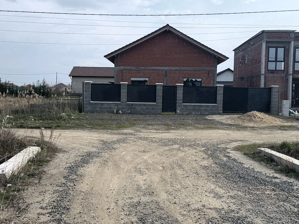 Vând casă individuala la roșu Șag