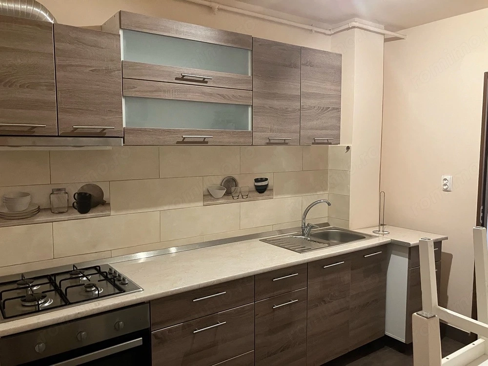 Pers fizica inchiriez ap 2 camere zona Modern in spate la hotel Strelitia