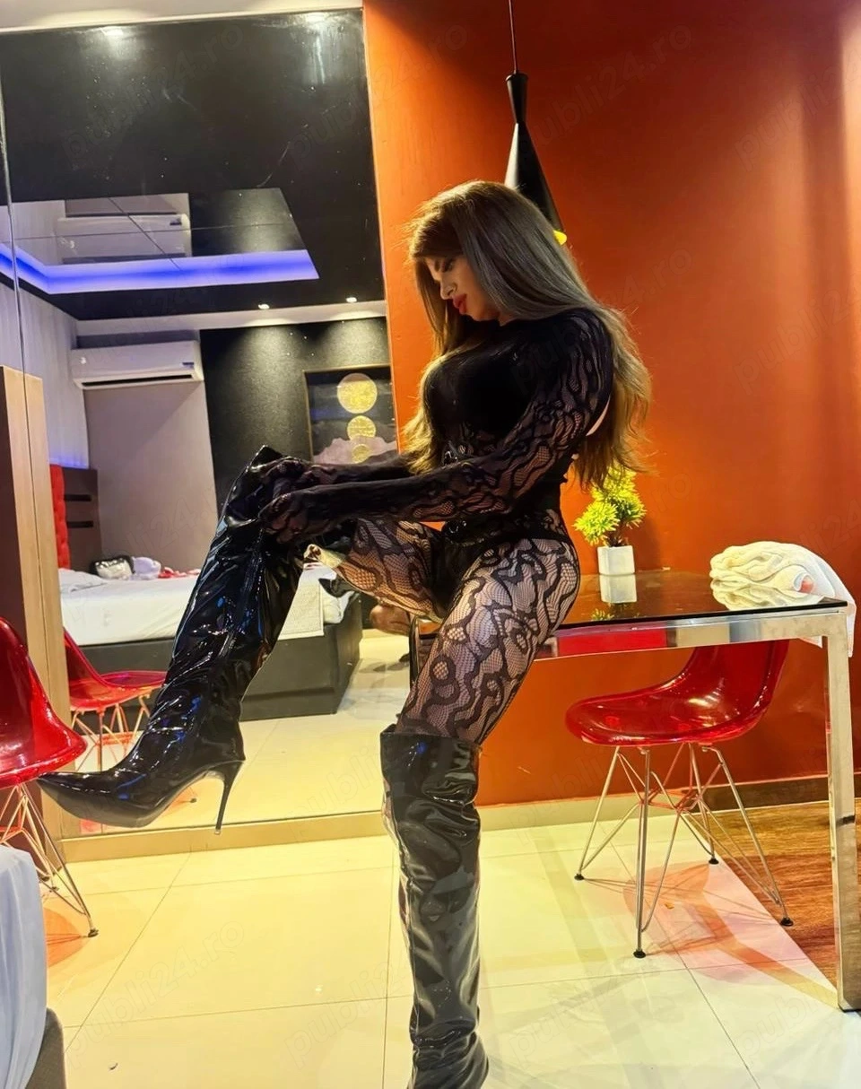 Transexuala ofer doar servicii de dominare ca parte activa