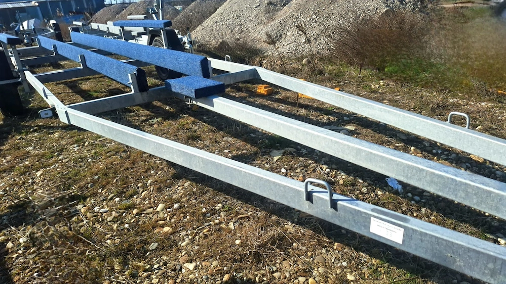 Peridoc Corsar cu MMA 1350 kg cu frana. Se vand direct din fabrica!