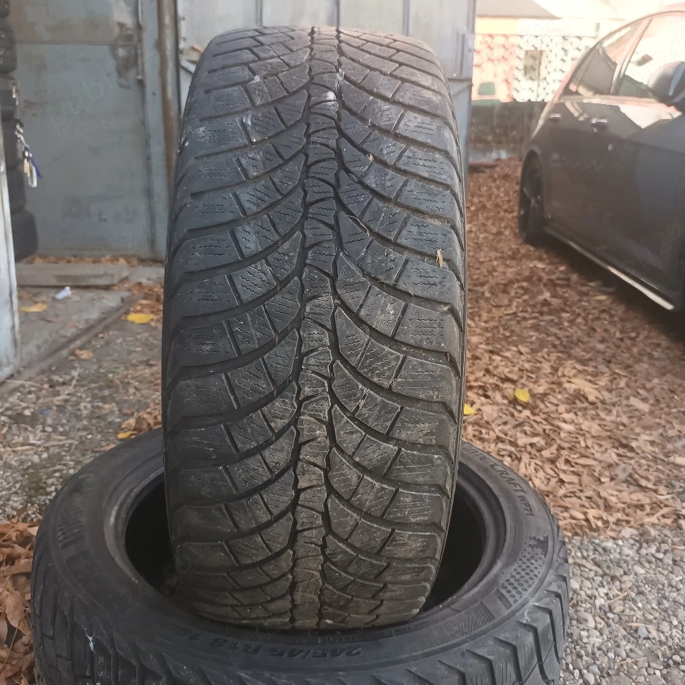 Vând 245/45/18