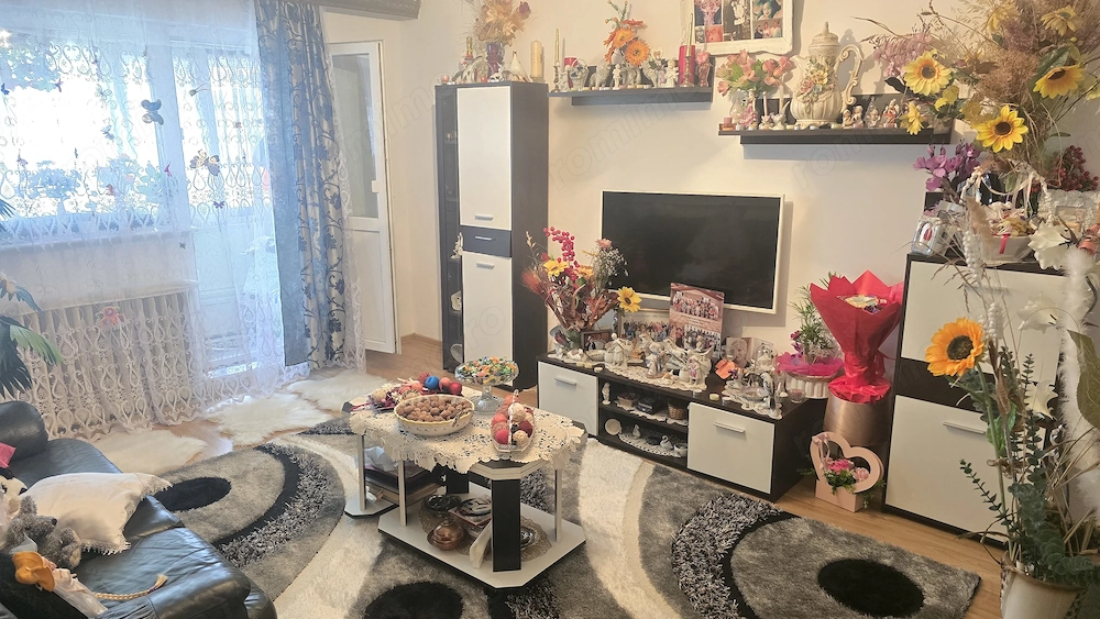 Vand apartament cu 3 camere decomandat in Deva, Bejan, situat pe mijloc, izolat exterior, mobilat