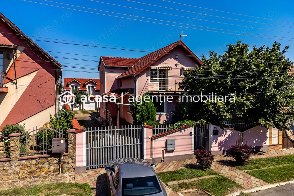 Vilă cu 6 camere în zona rezidențială - Poltura
