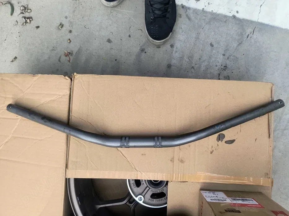 Scariță Stânga pasager și sofer + schimbator viteză (OEM) + alte piese Honda CB650R