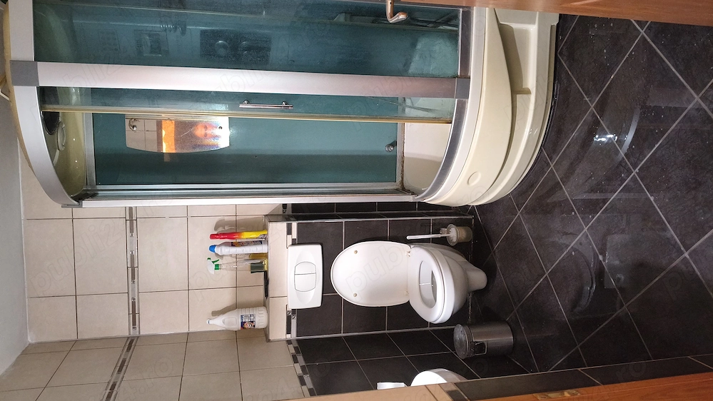 Închiriez apartament cu 2 camere în spate la Jurnalul Bihorean