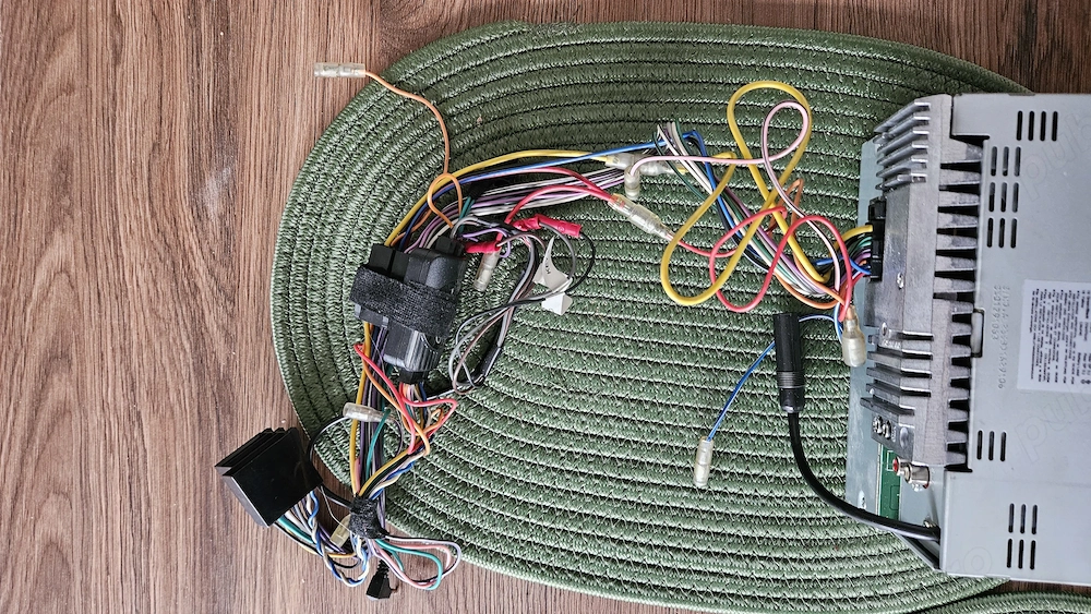 Vand Alpine CDE-W235BT radio CD 2DIN cu usb si bluetooth