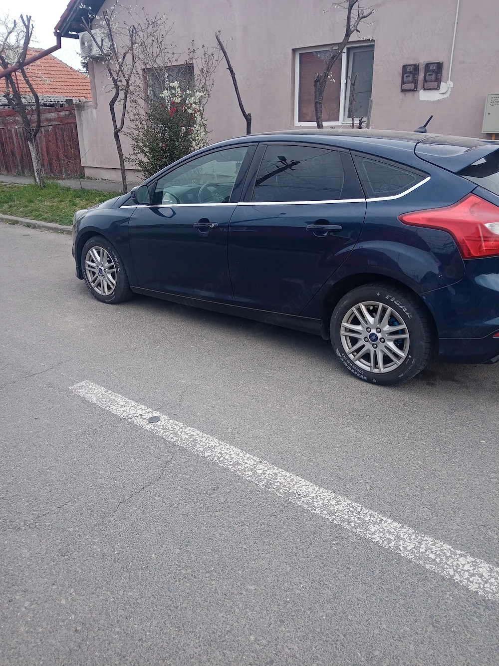 Vând Ford focus 1l benzina