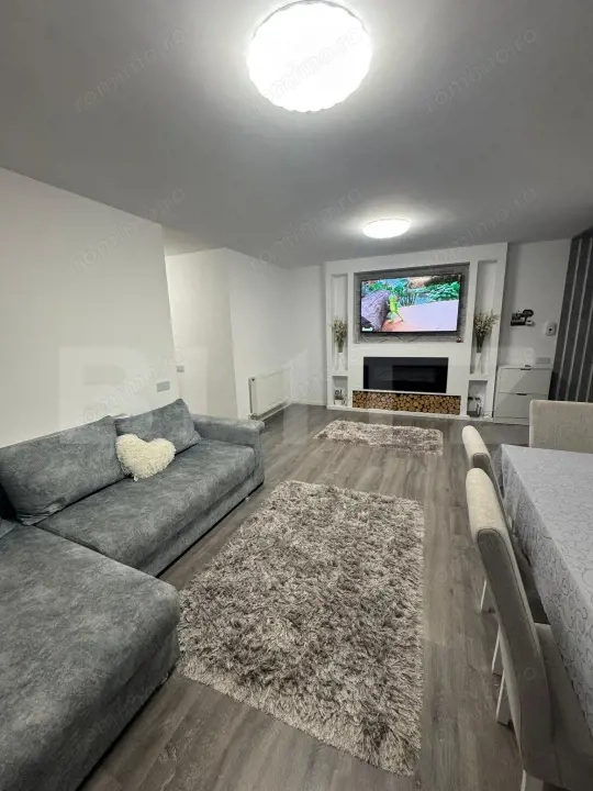 Apartament de vanzare, 3 camere, 65 mp - zona Stejarului