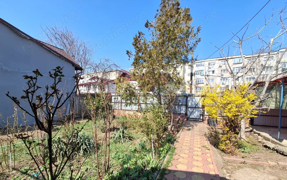 Casă la curte –  zona Mihai Bravu 