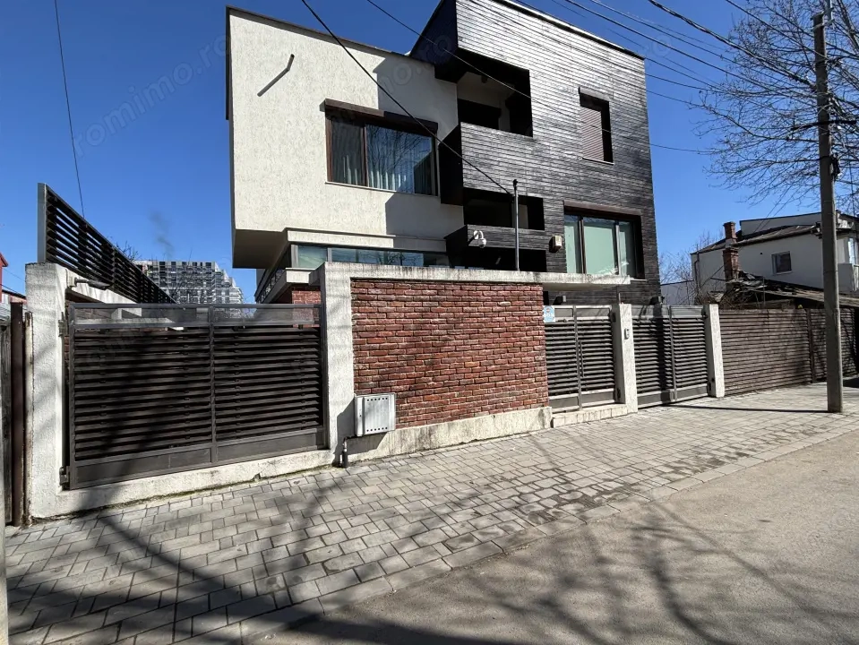  Vila Moderna - S+P+2 - Piscina Incalzita - Garaj - Andronache