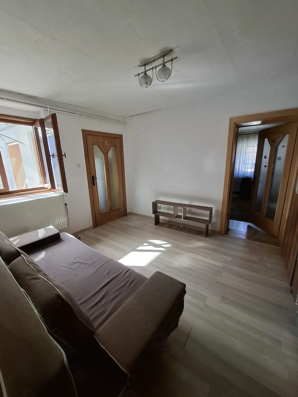 Vand  casa în Reșița Zonă excelentă pret avantajos  ! 