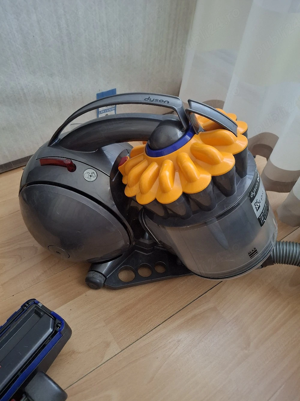 aspirator dyson fara sac