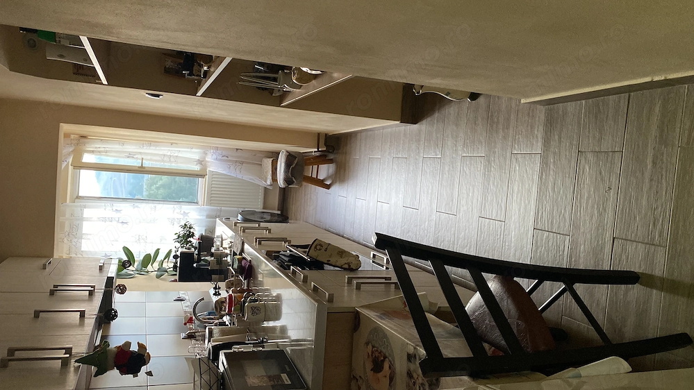 Vând garsonieră,garaj,magazie de lemne