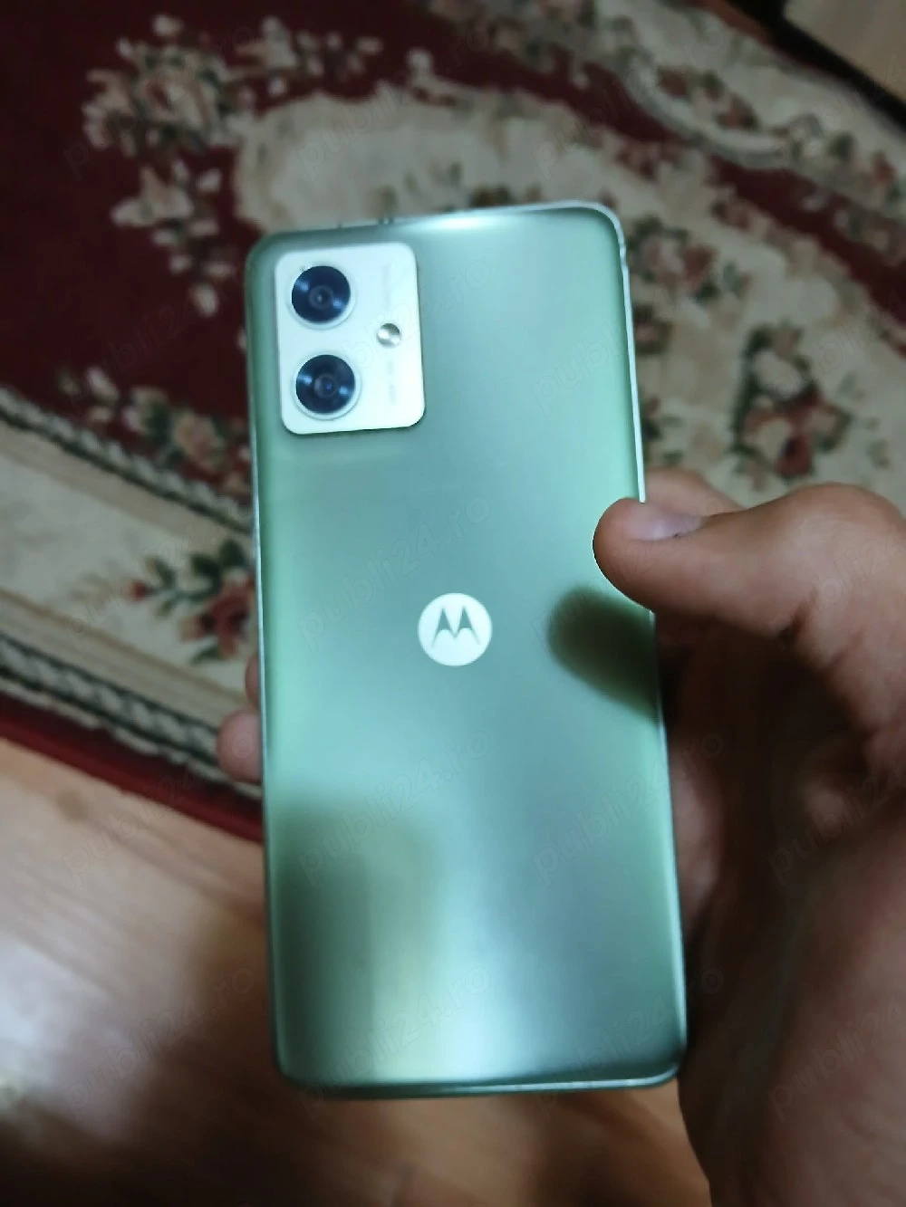 Descriere:  Telefonul pornește, dar are display-ul afectat (pete bule care se extind). A fost lovit 